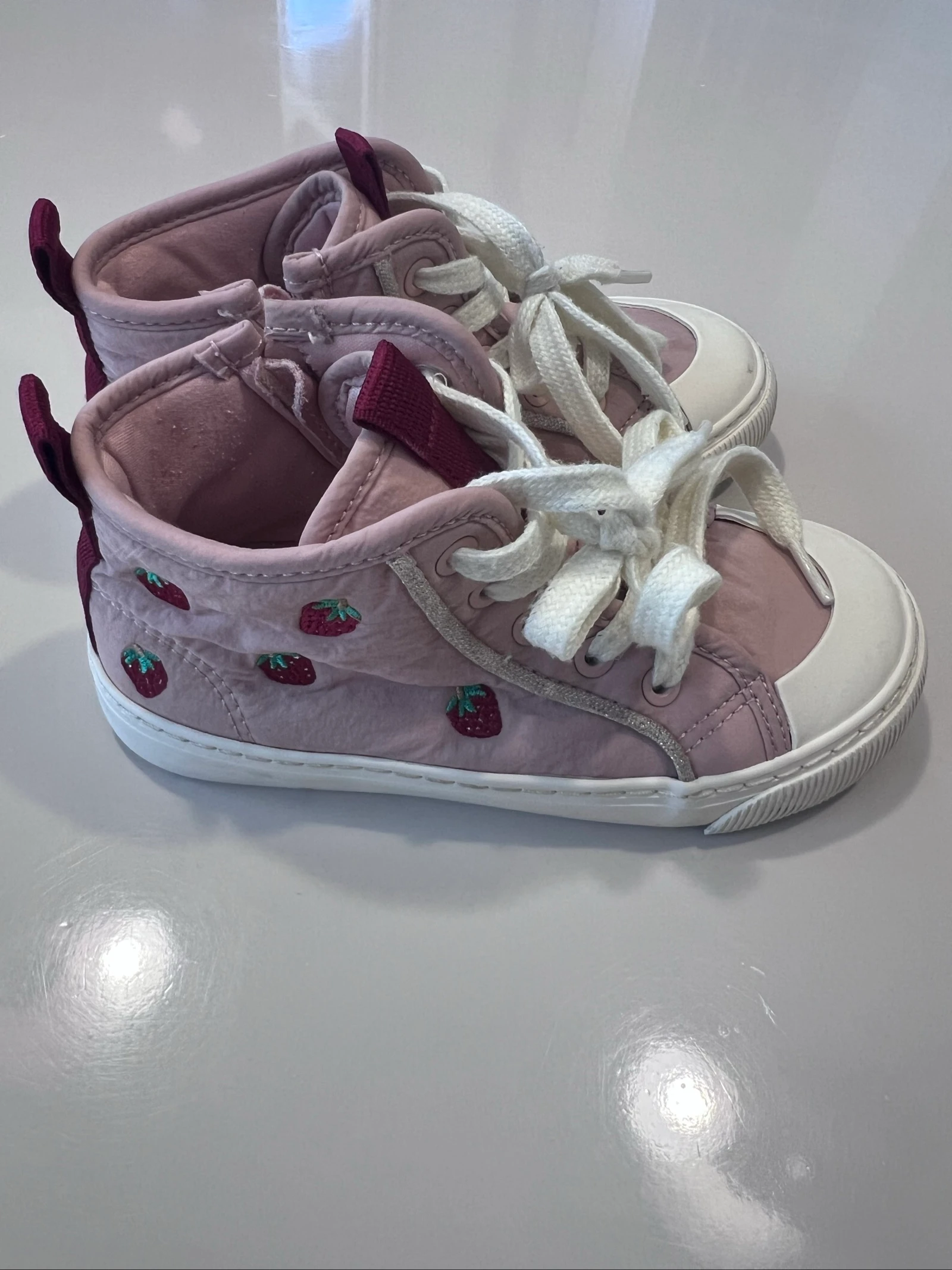 Baskets montantes Zara Kids rose avec broderie fraises - Taille 26